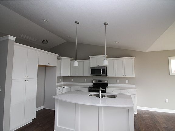 3rd image of 4803 NE Oak Dr
