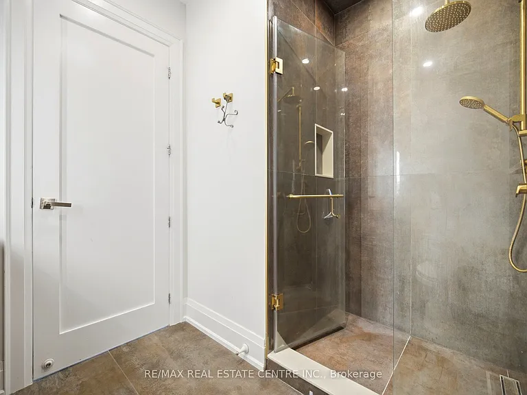 2450 Rebecca St — Photo 32