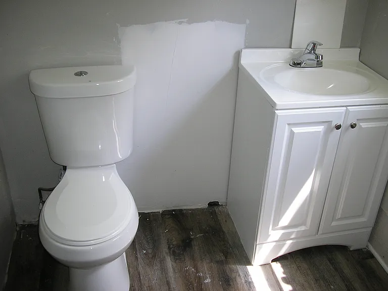 628 Woodford Ave — Photo 10