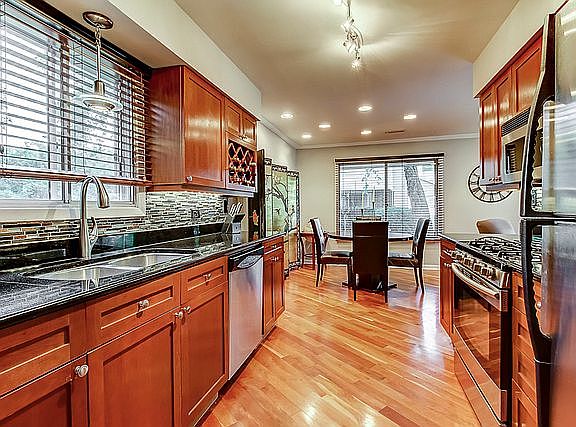 4th image of 1346 Barclay Ln