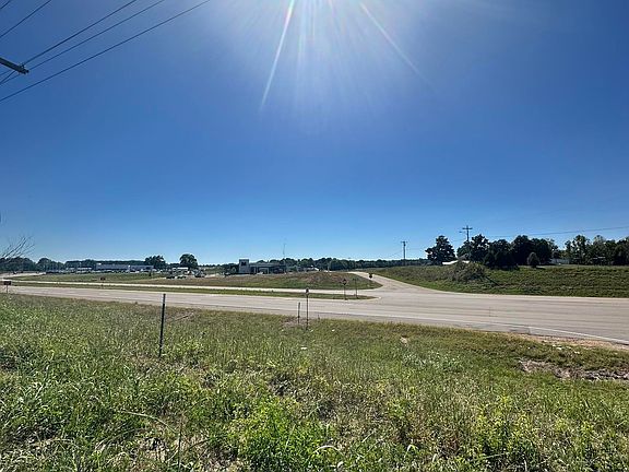 4th image of 1 Highway 64