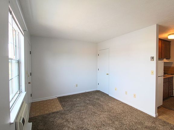 5th image of 930 Vine St #C