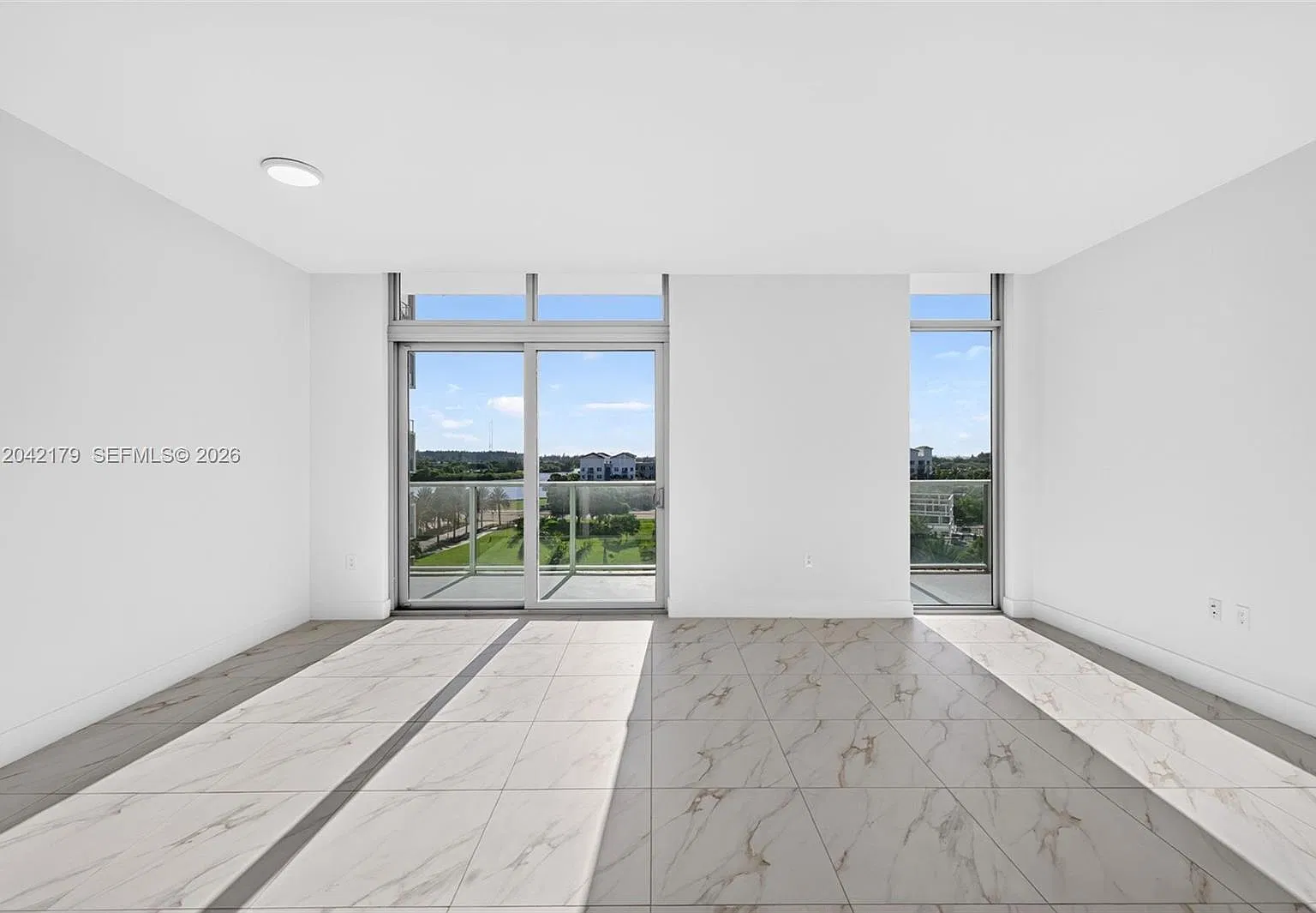 Metropica North Tower One — Photo 4