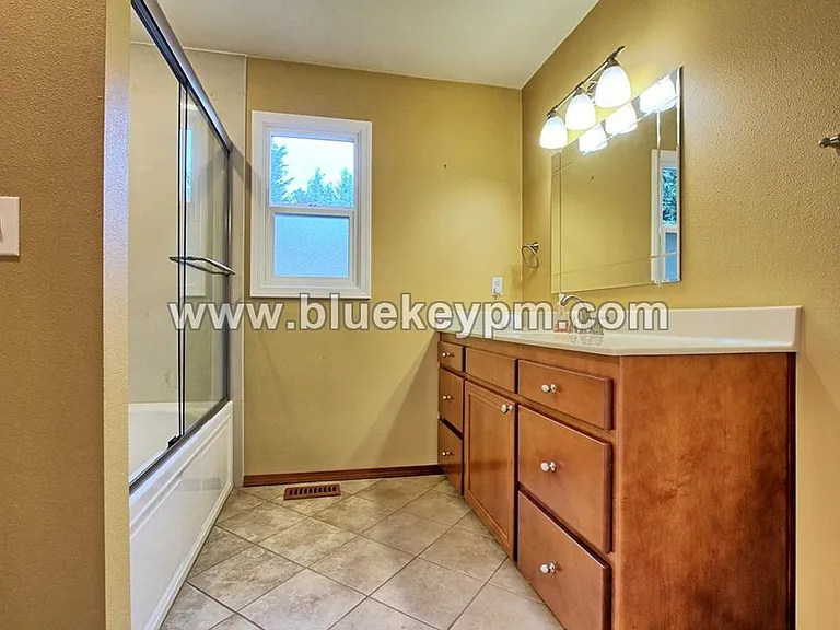 4114 NE 56th St — Photo 13