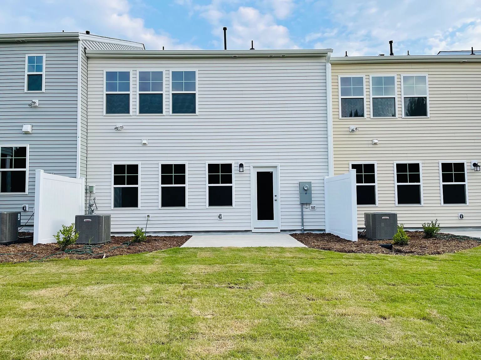 4919 Arkose Dr — Photo 2
