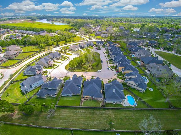 2nd image of 35 Misty Crest Dr