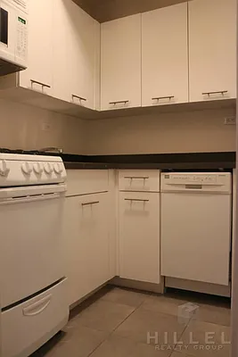 Rented by Hillel Realty Group | media 23