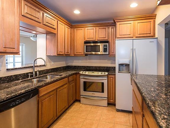 3rd image of 4928 N Chariton Ave