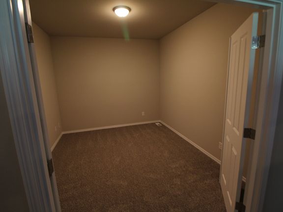 5th image of 9816 Mariner Dr NW