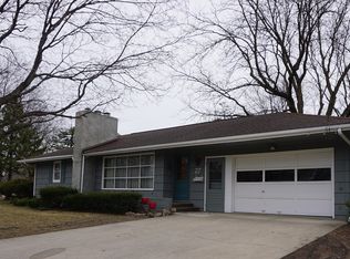 27 S Crescent Dr, Mason City, IA 50401