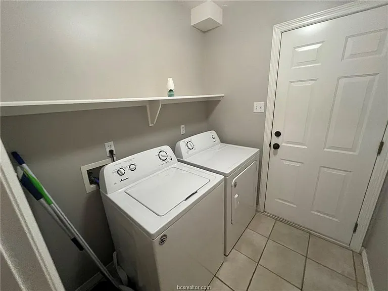 3742 Chantal Cir — Photo 4