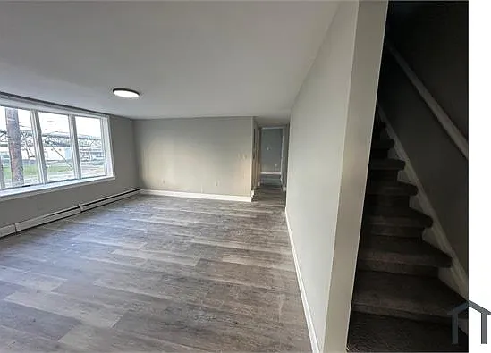 242 N Broadway — Photo 3