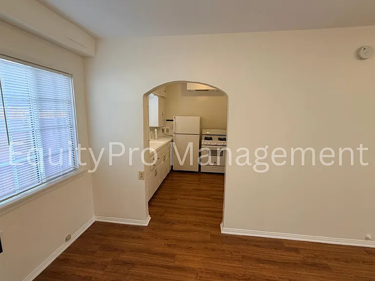 6706 S Pickering Ave #6708-1/2 — Photo 5