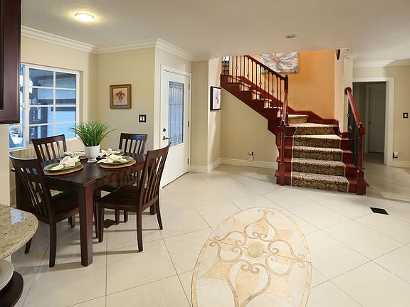 2nd image of 823 Irving Dr