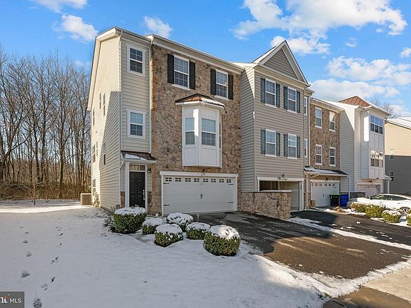 2nd image of 693 Jacobsen Cir #182