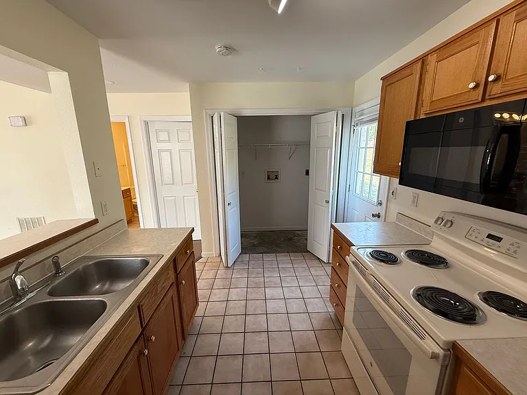 1326 N Frideriki Dr — Photo 8