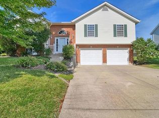 2 Abbey Ridge Dr, Washington, MO 63090