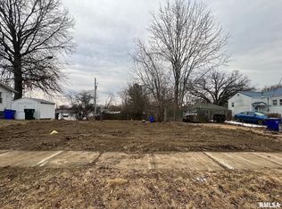 632 S 17th St, Decatur, IL 62521