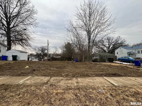 632 S 17th St, Decatur, IL 62521