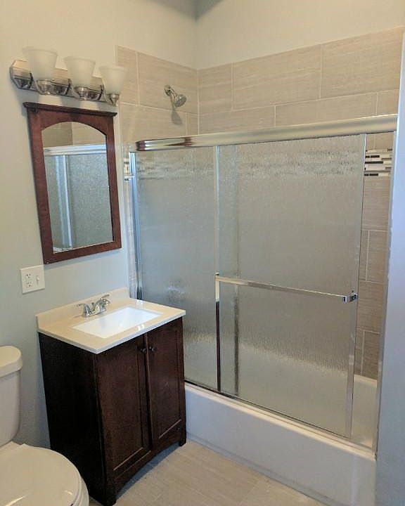 2nd image of 1102 W 18th St #2F5
