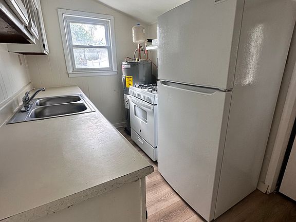 4th image of 312 Grant St