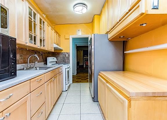 4th image of 3400 Wayne Ave #61