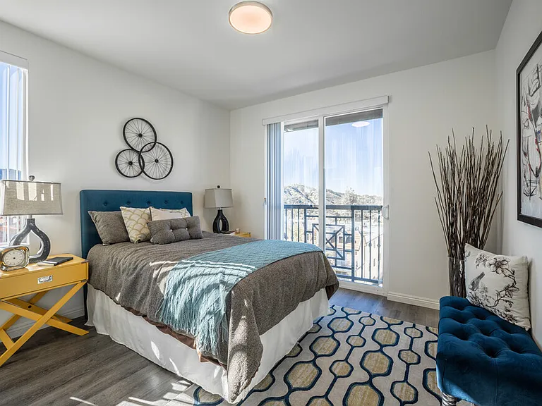 10132 Commerce Ave #202 — Photo 4