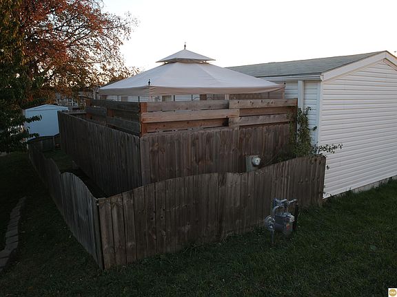 3rd image of 910 W 6th St Trailer 46