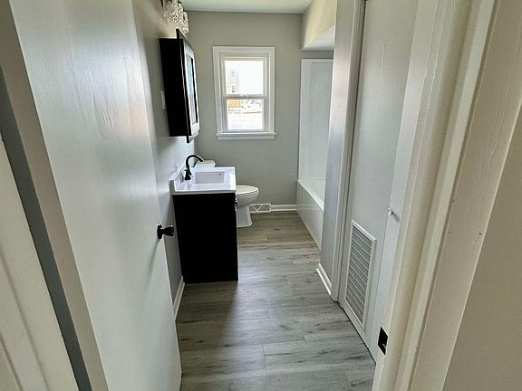 5th image of 209 W White St