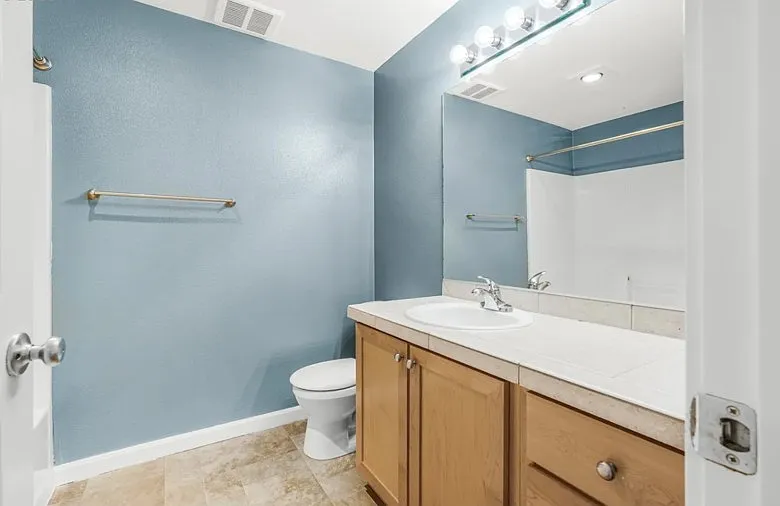 3 bed, 1230 sqft, $2,400 — Photo 4