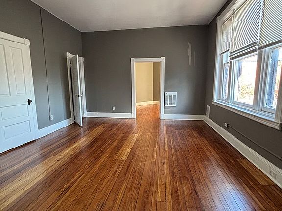 4th image of 206 Laurens St APT 4