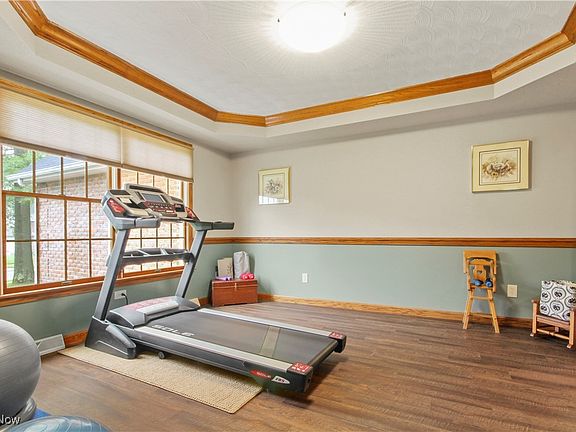 4th image of 120 Queens Ln