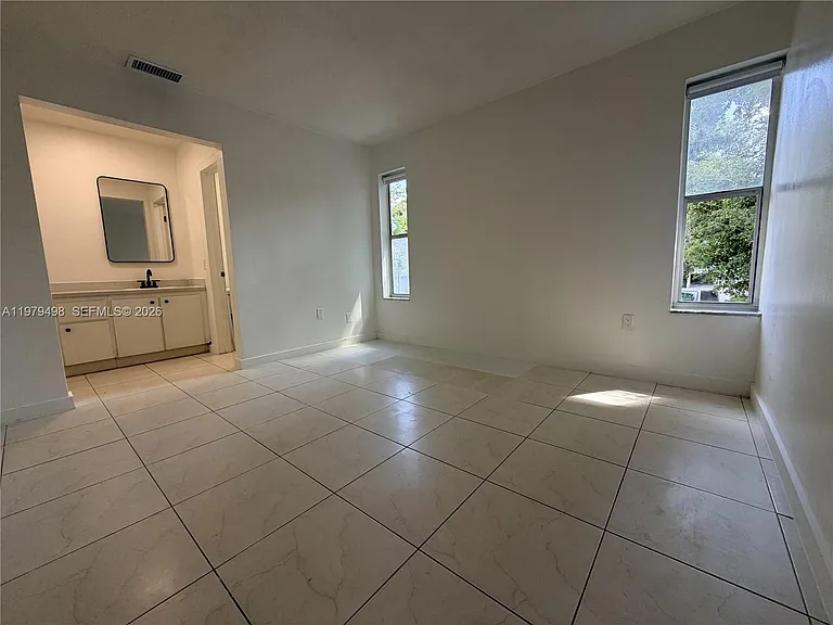1525 NW 19th Ter #15 — Photo 8