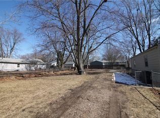 2829 E 37th Street Ct, Des Moines, IA 50317
