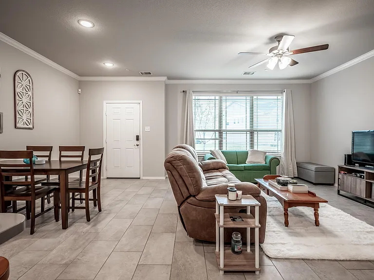 2204 Greystone Dr — Photo 5