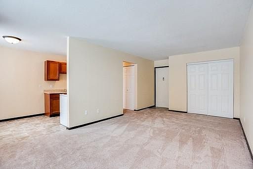 4th image of 101-208 Hoyt Ave W APT 101