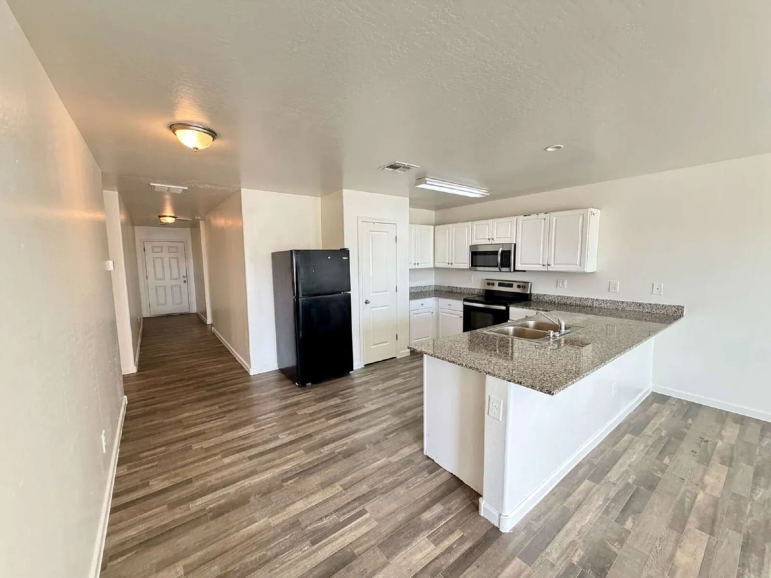 4 bed, 2.0 bath, 1414 sqft, $1,825 — Photo 1