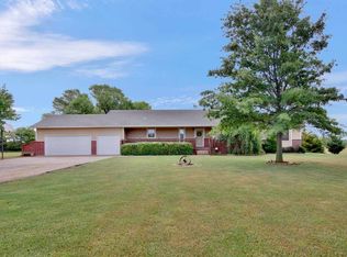 1910 N Minneapolis Cir, Valley Center, KS 67147