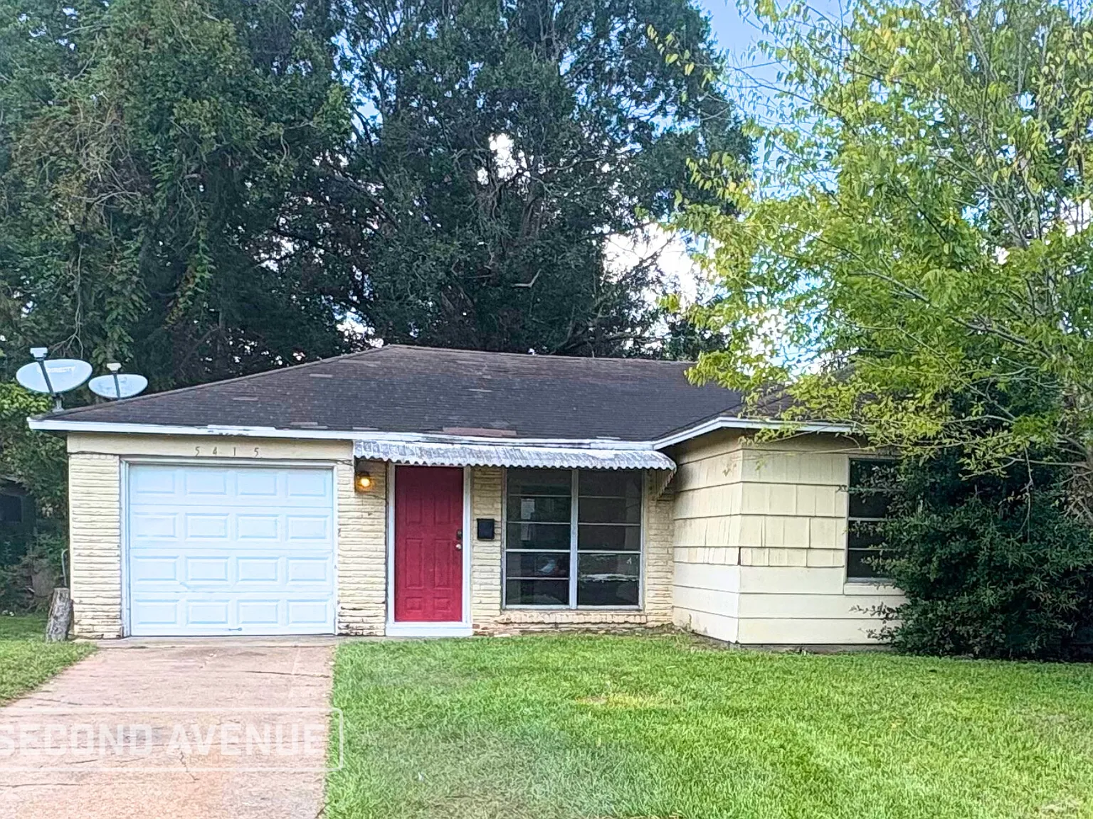 3 bed, 1.0 bath, 920 sqft, $1,095 — Photo 1