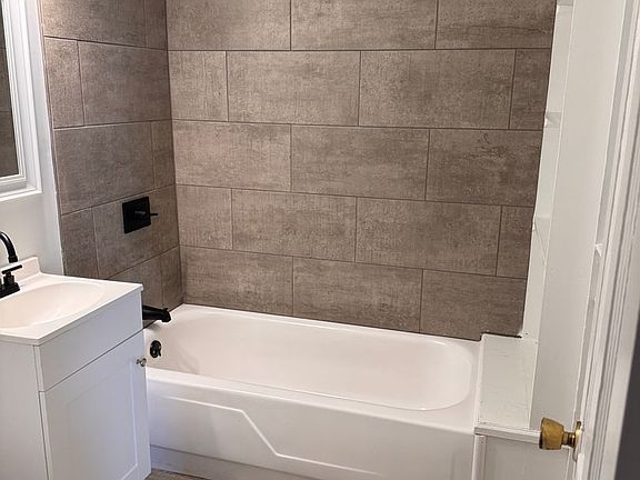 3rd image of 1308 Clay St #1