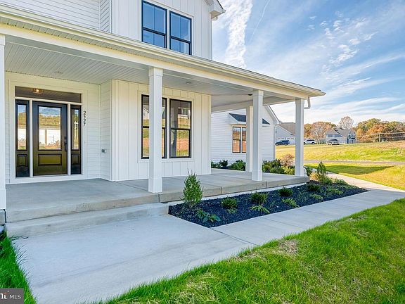 4th image of 2527A Fourleaf Dr