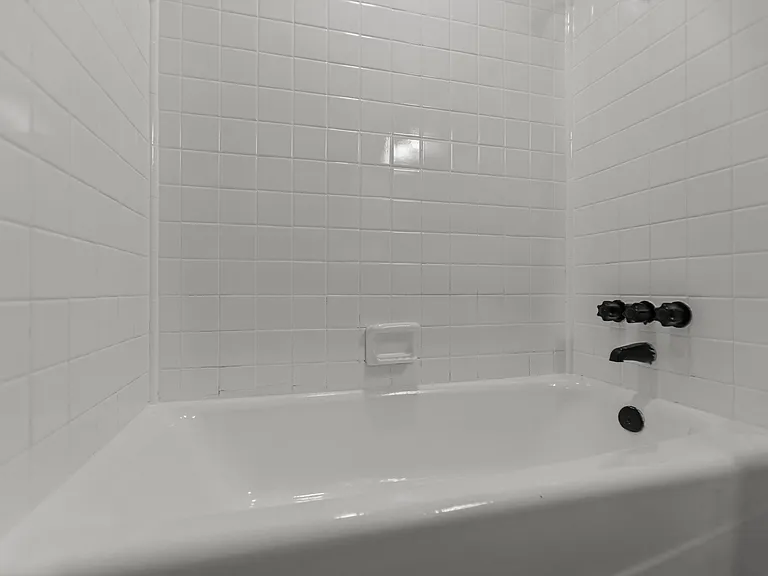 515 W Houston St — Photo 11