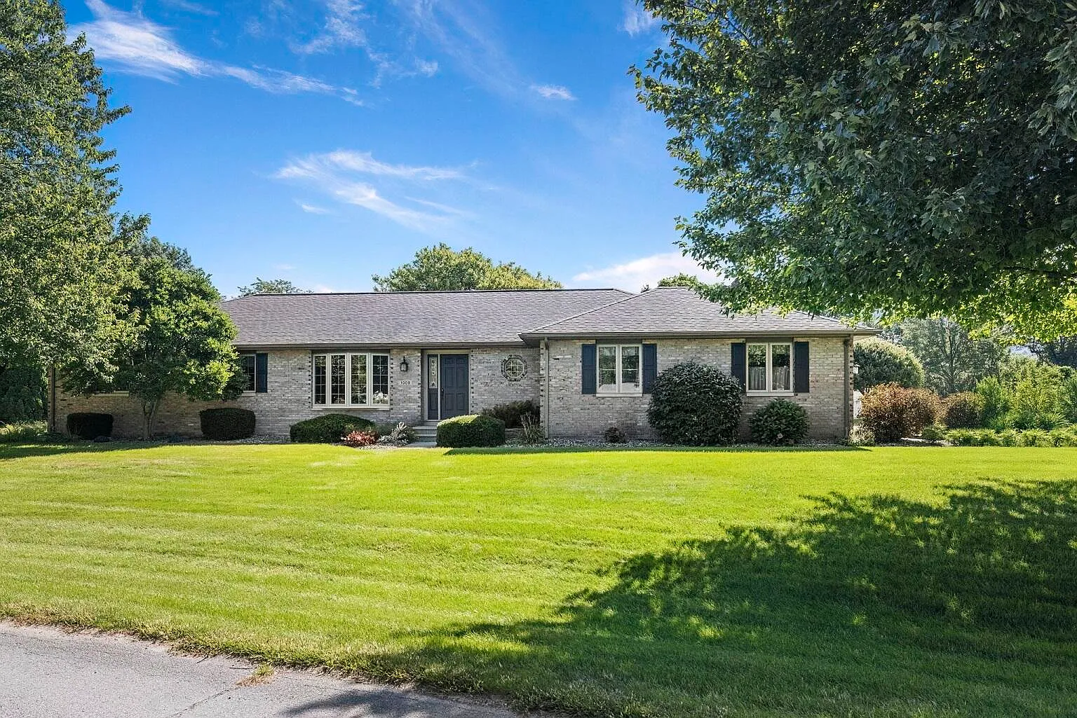 1009 S Redbud Dr photo 1