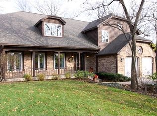 935 Oakwood Ct, Glen Ellyn, IL 60137