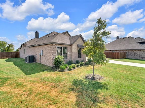 3rd image of 846 Deleon Dr