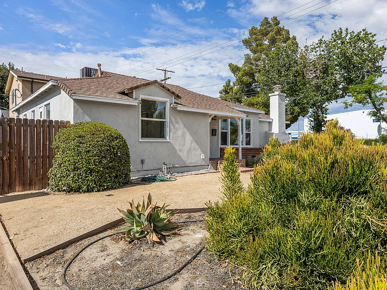 16601 Valerio St — Photo 3