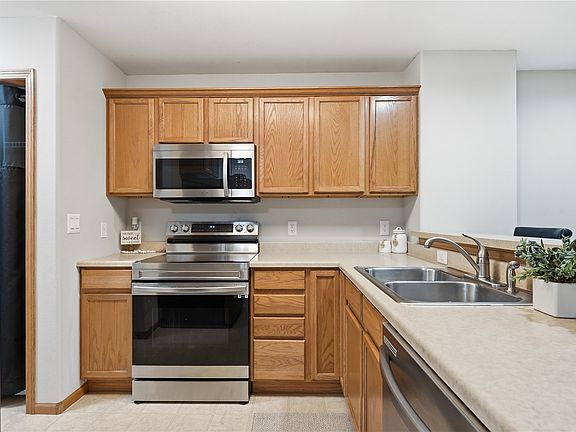 5th image of 660 Magnolia Ln Unit 2