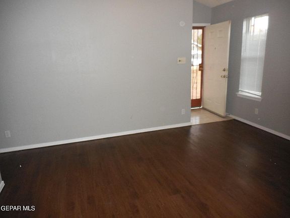 5th image of 10142 Montreal Cir