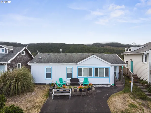 686 N Pacific St, Rockaway Beach, OR 97136