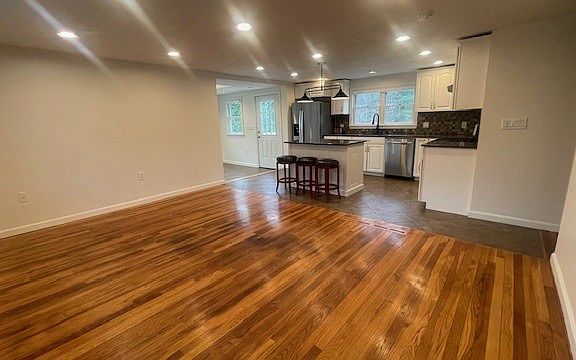 3rd image of 42 Hoover Rd